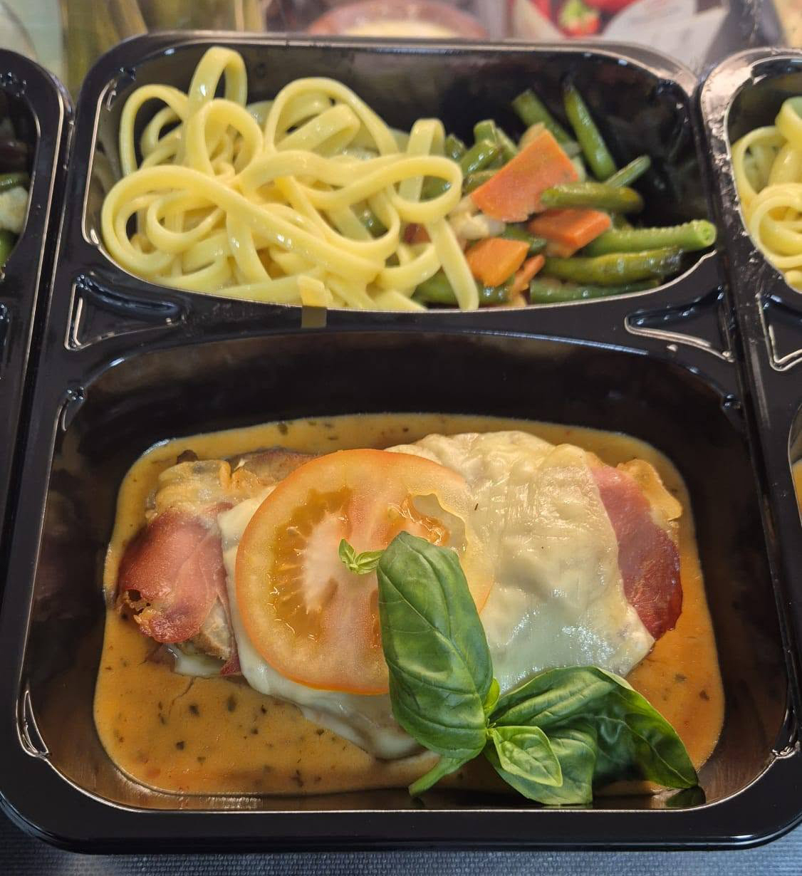 Filet de volaille, epinards et tomates cerise